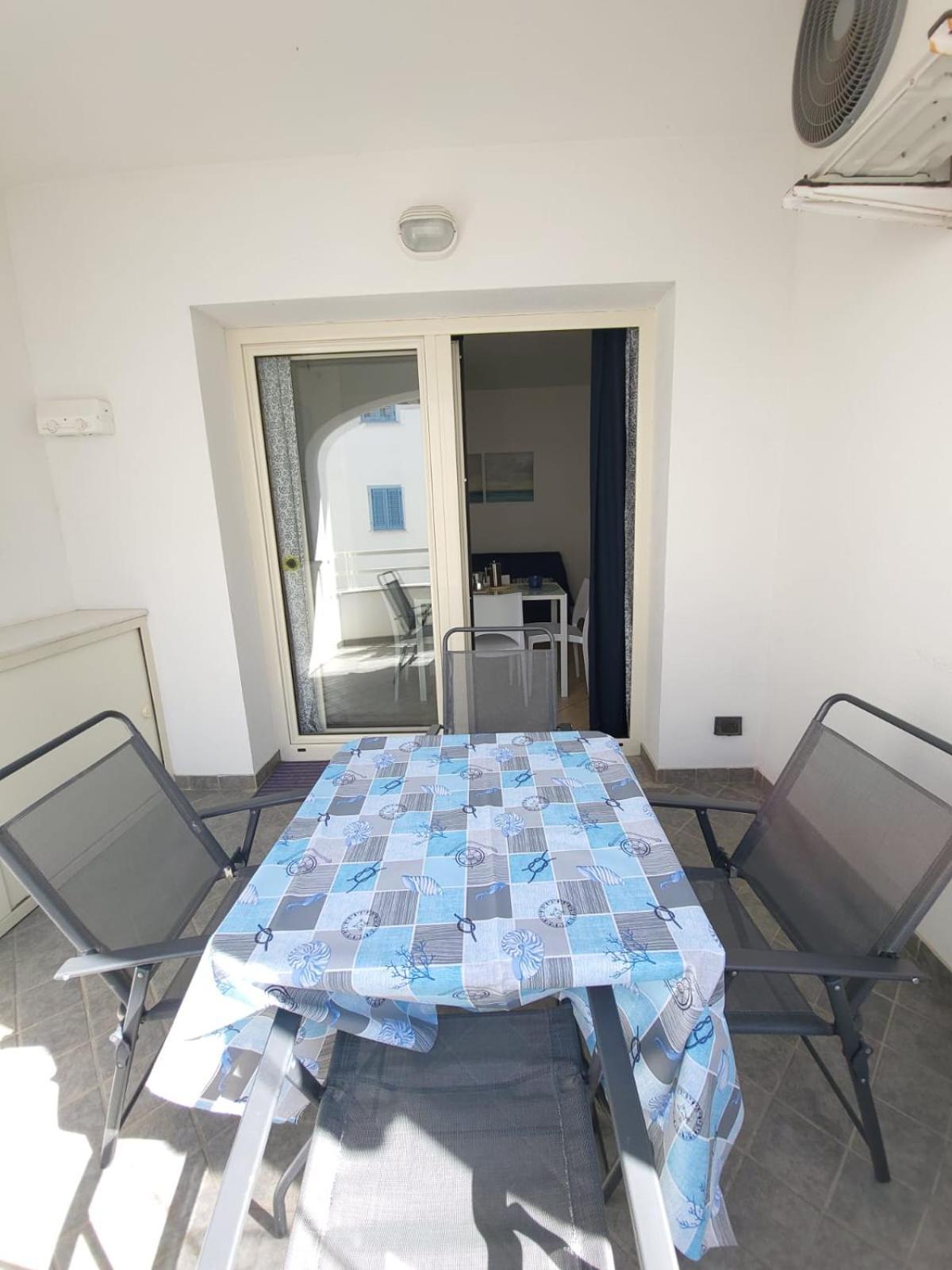 Апарт готель Le Residenze Blu Sardinia Ла-Калетта Екстер'єр фото